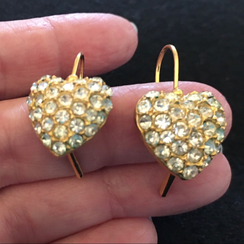 🌴3/$10 promo - Pave Heart Earrings